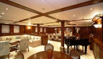 MONTIGNE -  Main Salon